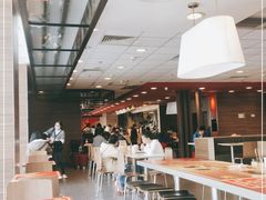 用餐区-麦当劳(世贸店)