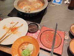 -牛YO寿喜烧·铁板烧和牛火锅自助(市府恒隆店)
