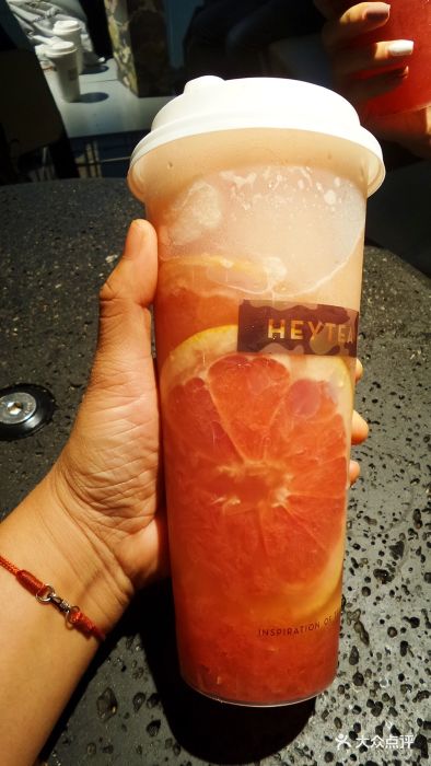 喜茶(湖滨银泰黑金店)满杯红柚图片