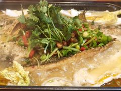 招牌丨铁锅炖走地鸡-俺家鲜·烧烤龙虾地锅鸡(观音塘店)