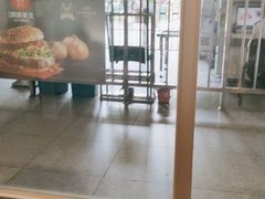 大堂-麦当劳(轻轨曹杨路店)