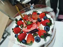 招牌红丝绒草莓裸蛋糕-艾加柒克蛋糕茶歇甜品台(春熙路店)