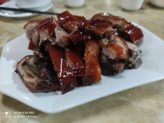 -黄记四更烤乳猪店