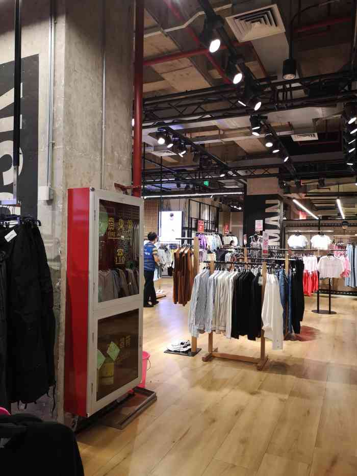 bershka-"探店|bershka [糖果]门店环境."-大众点评移动版