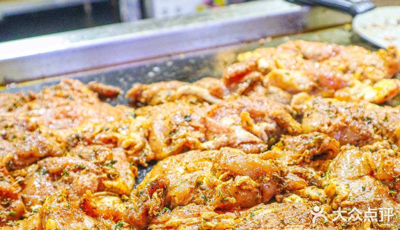 在江汉路！我也吃到了纽约曼哈顿街头最火🔥的哈辣鸡饭