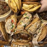 太好吃了！挑挑肥肠！鸭血面！奶豆腐！根本夸不完！