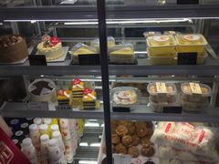 面包甜点陈列柜-昆明冠生园·蛋糕·面包(南强街店)