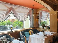 靠窗位-火车头法国西餐厅