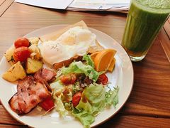 綠巨人-VESH COFFEE(定西路店)