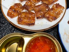 -何妹湿辣牛肉·粤式烧烤砂煲(桂雅路店)