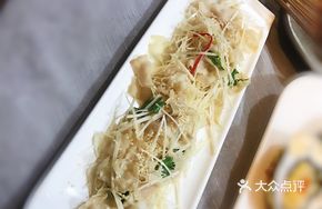 Diamond Delicacy: Mustard-Infused Pearl Fish Slices