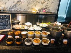 自助调料区-杭州桐庐康莱德酒店西餐厅-舍