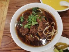 牛肉面-清真吴记门钉肉饼·喜多利
