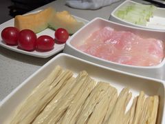 -海底捞火锅鲜切牛肉主题店(长寿路店)