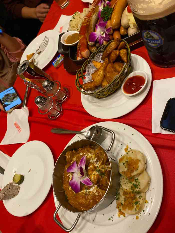 申德勒加油站餐厅(三里屯北小街店)-"进门就是德国风格的布置,有点