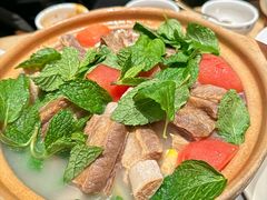 木姜子香草炖蹄膀-一坐一忘云南菜(卓悦中心)