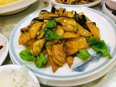 地三鲜-东北哈尔滨酱骨头馆房掌柜铁锅炖