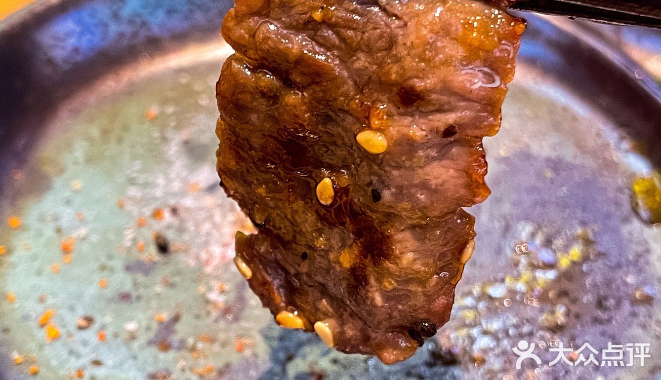 第一次在电车里吃烤肉太有意思了