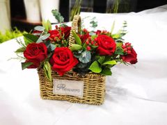 -何兮花店·气球派对鲜花店(马桥银春路万科城店)