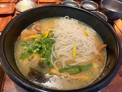 -银米·云南传统过桥米线(双廊黑金冠店)