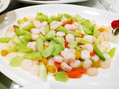 彩艳河虾仁-国际青年会议酒店-苏莱斯餐厅
