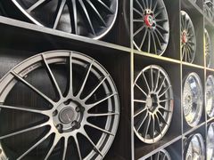 -爱车行 奥迪 奔驰 宝马 保时捷 路虎 专业 维修保养 原厂 奥迪改装升级 中心(静安店)