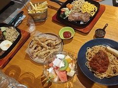 -豪客嘉族·麦尼顿西餐厅(乐福天下店)