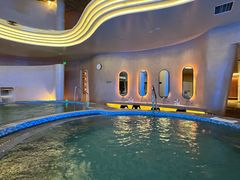 -涨巢·潮玩水疗局