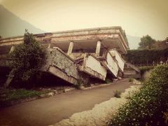-四川汶川特大地震漩口中学遗址