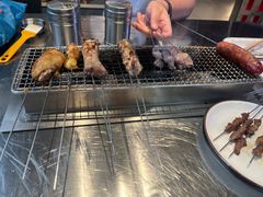 -喜悦小串丹东小黄牛海鲜烧烤大排档(民主广场店)
