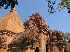 塔-婆萨努占婆塔