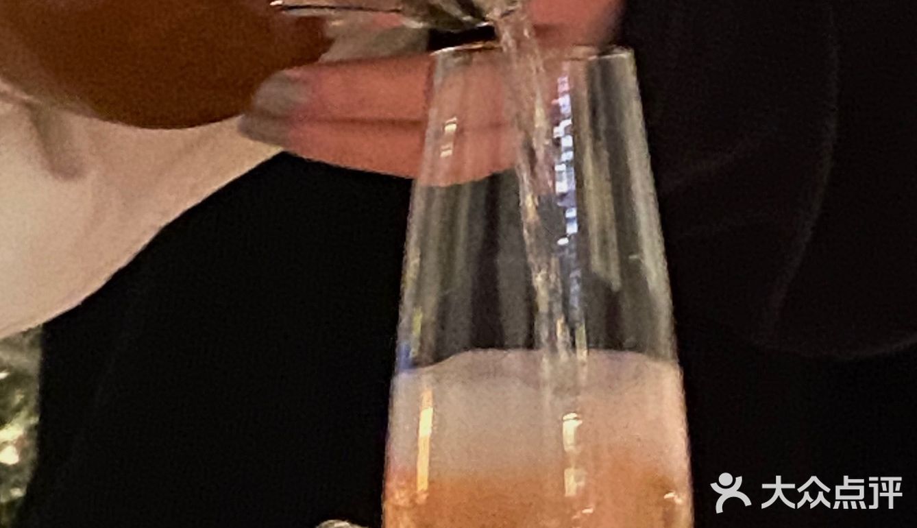 青岛探店｜𝐈𝐍𝐈𝐙𝐈𝐎🍾捕捉浪漫的餐酒吧