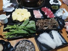 -果松木炭酸菜铜火锅·外婆参鸡汤