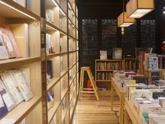 -猫的天空之城概念书店(杭州南宋御街店)