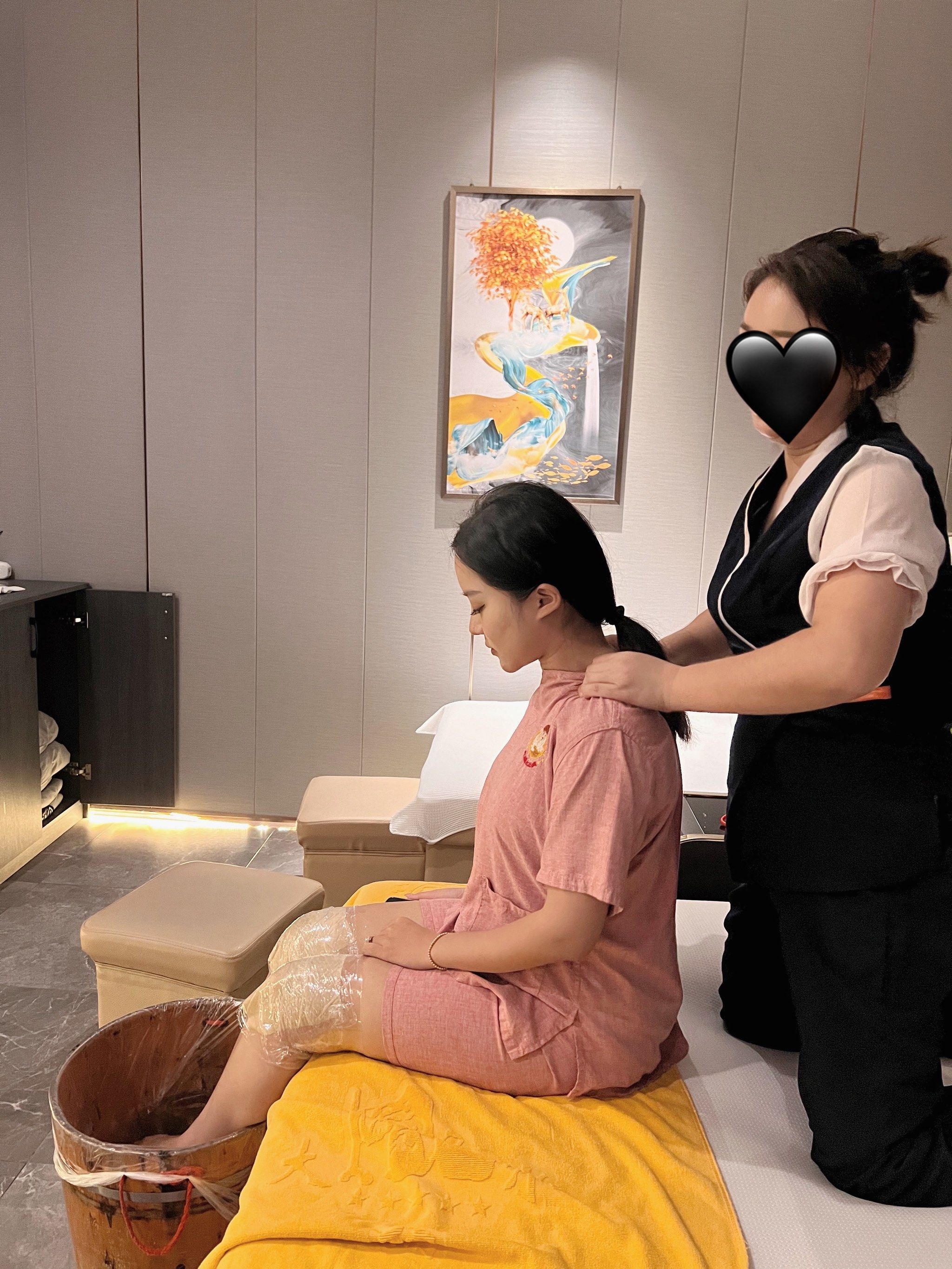 按摩一下放松一下
今天又跟姐妹来养身了
大桶水是属于晋江老牌了