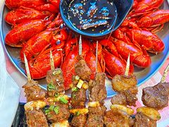 -肥小宝·金牌油焖大虾(襄阳龙虾地标店)