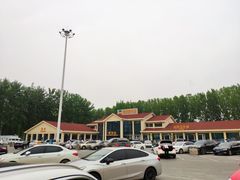 -窦店服务区-停车场