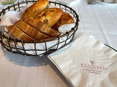 餐前包-Wolfgang’s Steakhouse 沃夫冈牛排馆(上海白玉兰广场店)