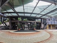 -上海滴水湖皇冠假日酒店