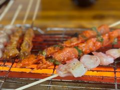 -哈尔滨小酒馆·鲜肉现穿自助烧烤(康新花园店)