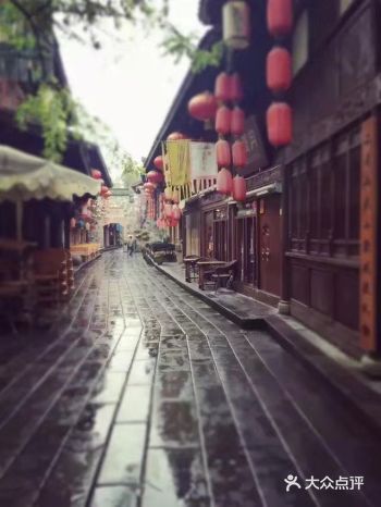 成都必打卡攻略景点   景点名：锦里   交通：公交