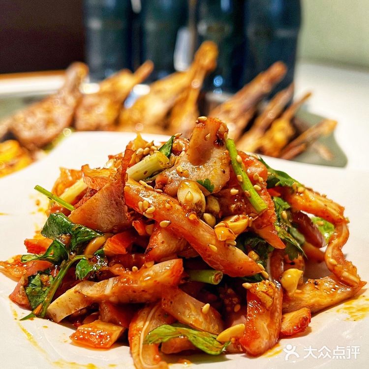 这一锅麻辣鲜香的干锅鸭头，一秒被征服！💕