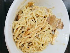 -松树干拌面店