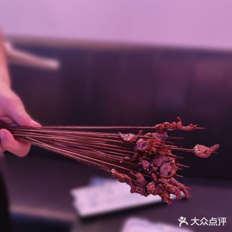 当高科技夜店风遇到了烧烤