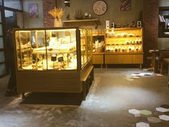 面包甜点陈列柜-啊噗吐呦现场烘焙(麦凯乐店)