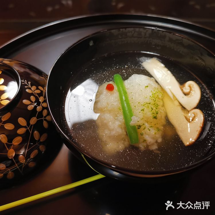 可以毫无疑问地说，吉兆的怀石料理就是登峰造极的最佳代表