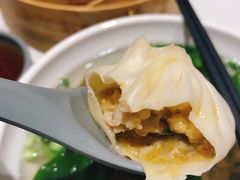 蟹膏小笼包-馋三尺蟹粉小笼(人民广场店)