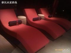 泳池椅子-上海外滩英迪格酒店