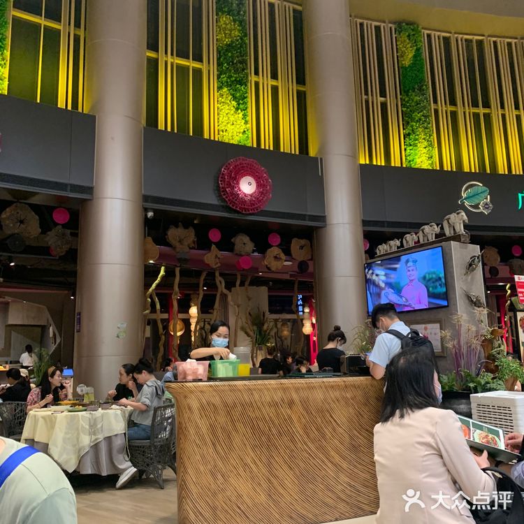 菠萝海鲜饭全场最惊艳 好吃料很丰富 有葡萄干肉松