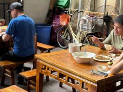 -茅屋大酒店